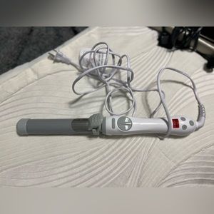 Beachwaver curling iron